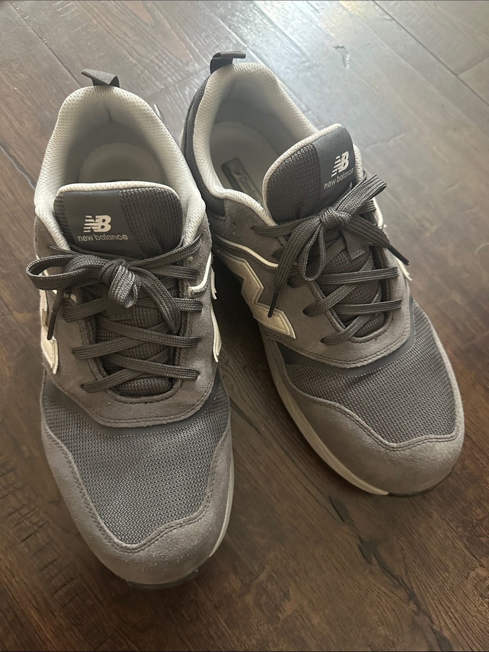 New Balance Men's Gray and White Casual Running Sneakers, USED, gently used
